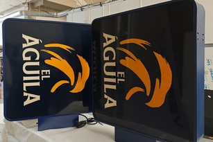 Banderola personalizada con luz y cantos redondos