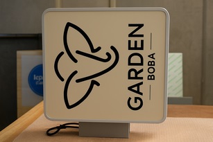 Banderola cuadrada con luz