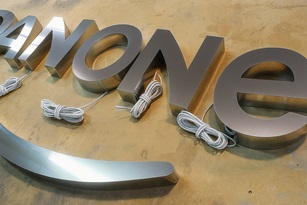 Letras de acero iluminación trasera para Danone