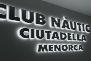 letras acero inoxidable con luz trasera