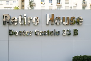 Letras corpóreas de acero pulidas