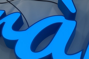 Letras 3D con luz frontal