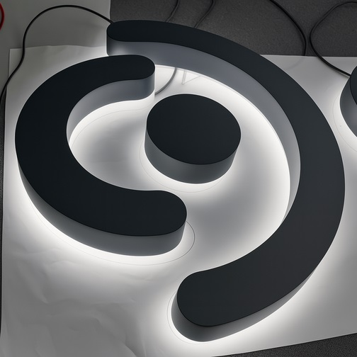 Letras de acero con luz interior