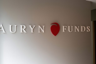 Letras de PVC Letras de PVC instalado en fachada de local