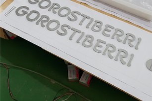 Letras recortadas de PVC lacadas para eventos