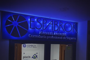 Letras de PVC con luz indirecta