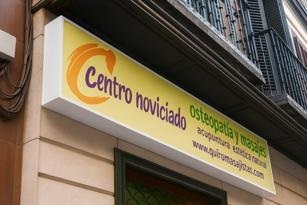 Letrero publicitario para centros de acupuntura