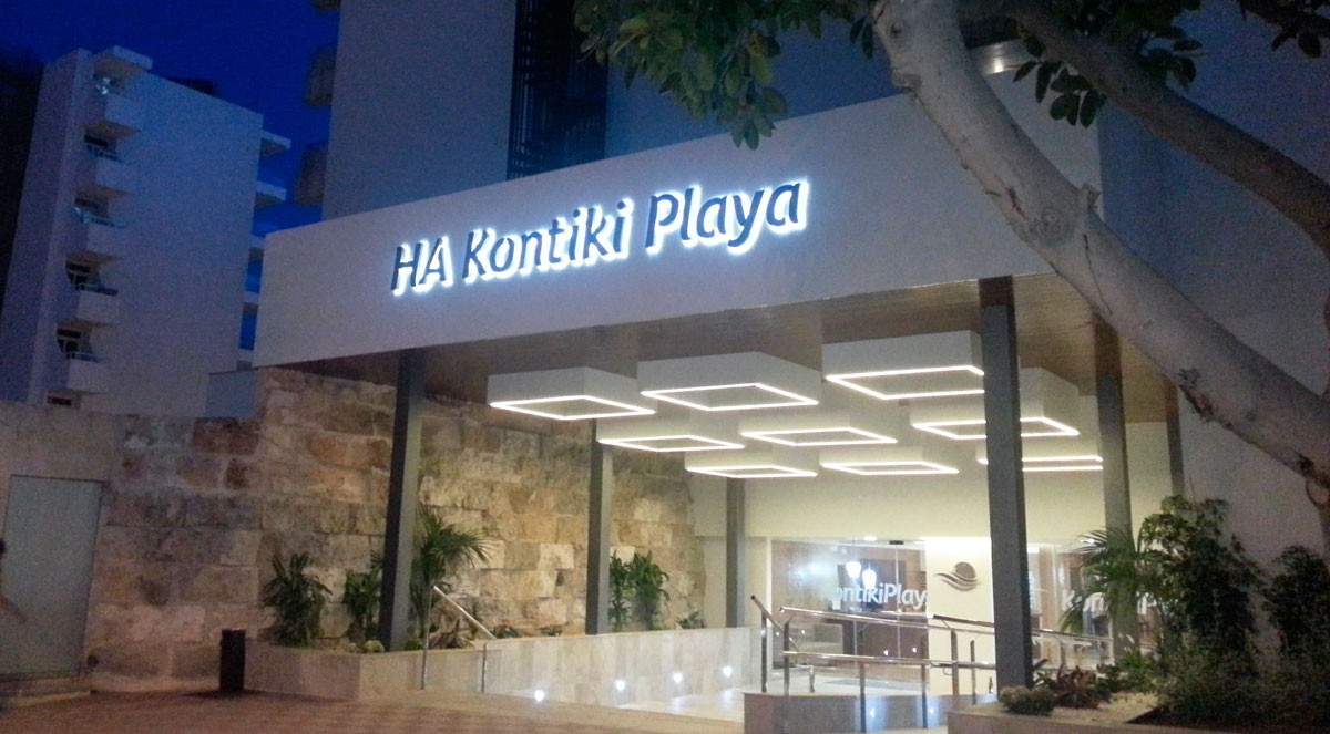 Letras corpóreas de acero luz indirecta Hotel Kontiki 250x30 cm
