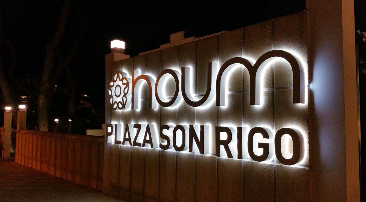 Letras corpóreas de aluminio luz indirecta Houm Hotel 150x50 cm