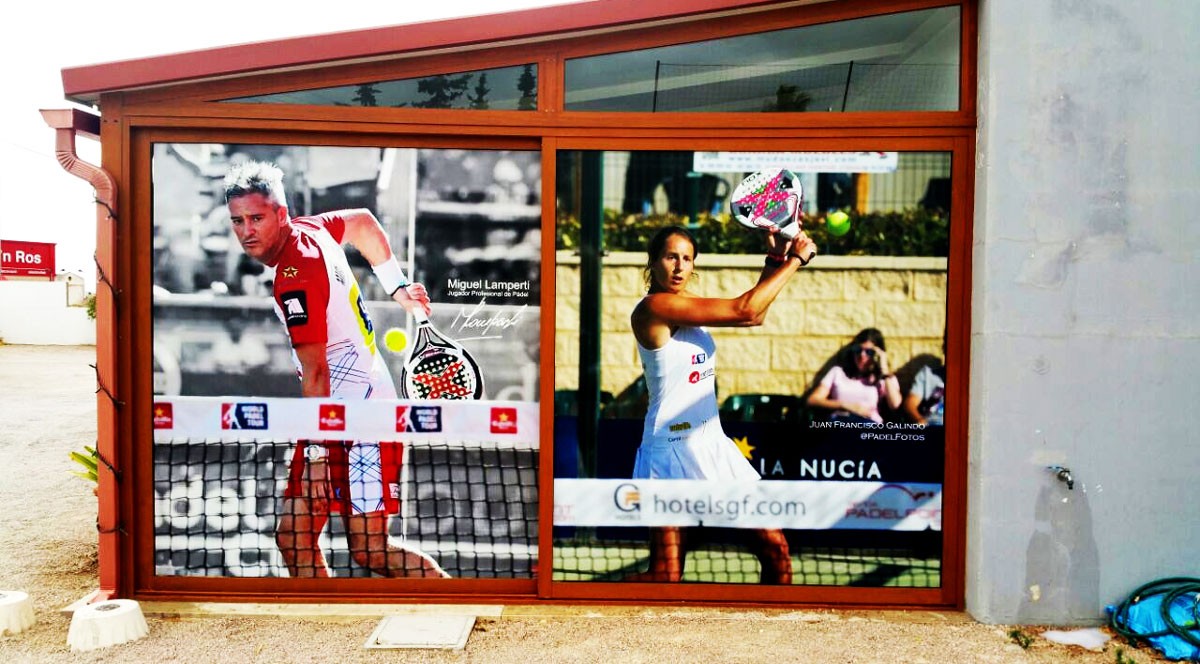 Vinilo impresión digital pegado exterior Tenis y Pádel Campos 250x250 cm