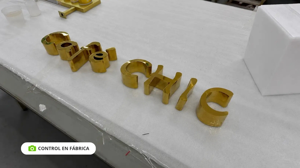 Letras oro con varillas