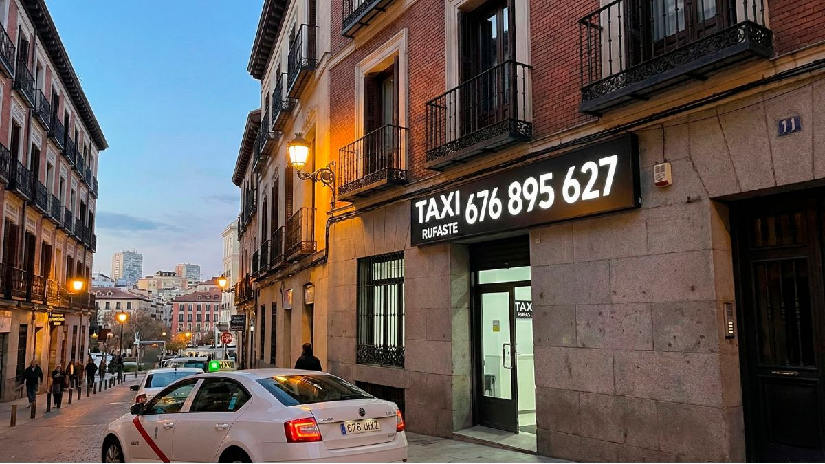 cartel publicitario premium