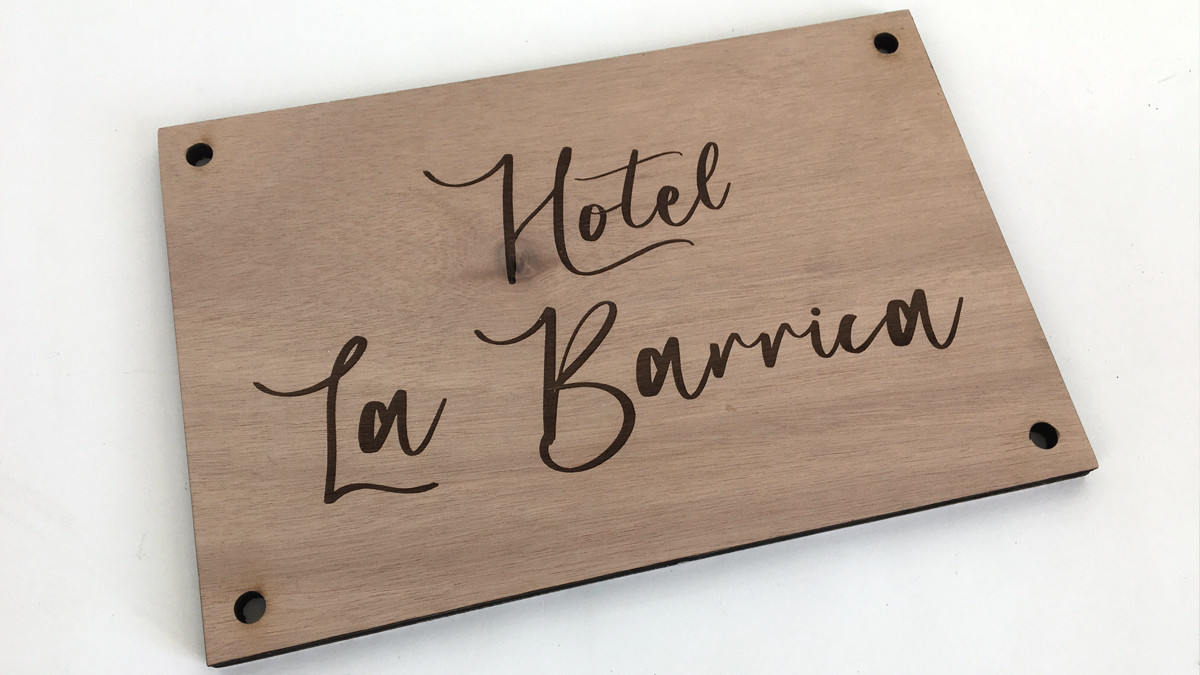 placa de empresa madera