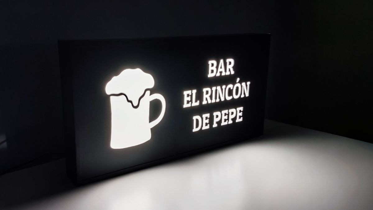 letrero luminoso estilo bandeja calada