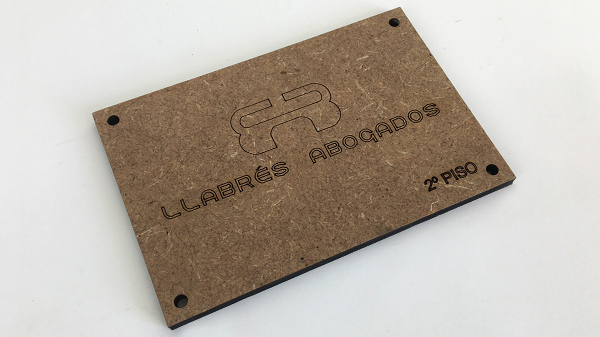 placa dm grabada láser