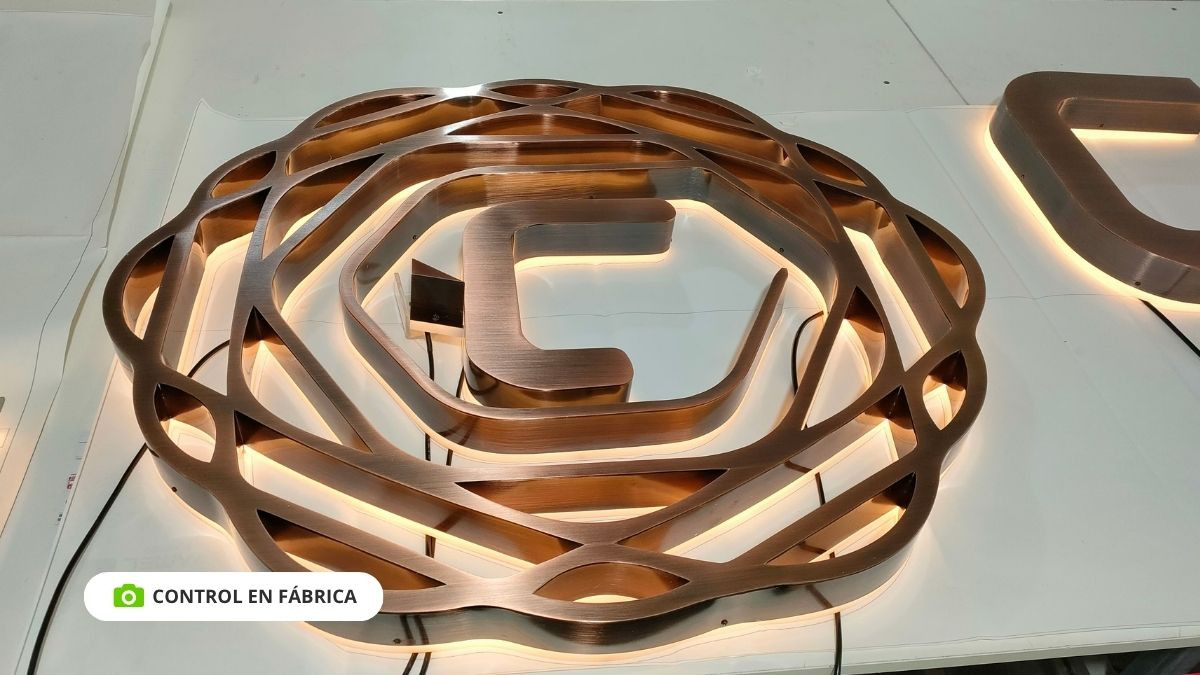 Corpóreas con luz indirecta