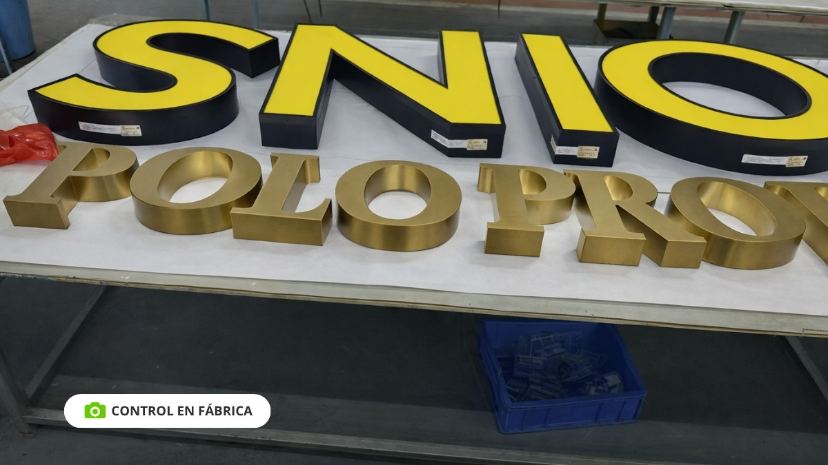 Letras oro con varillas