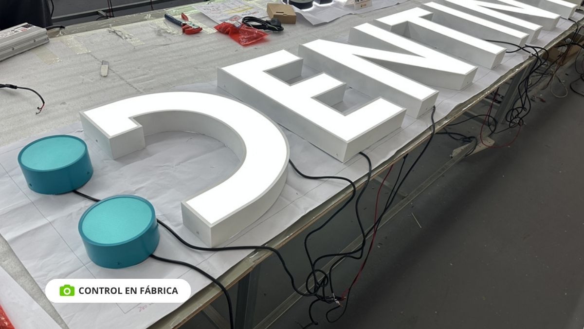 Letras de aluminio con luz