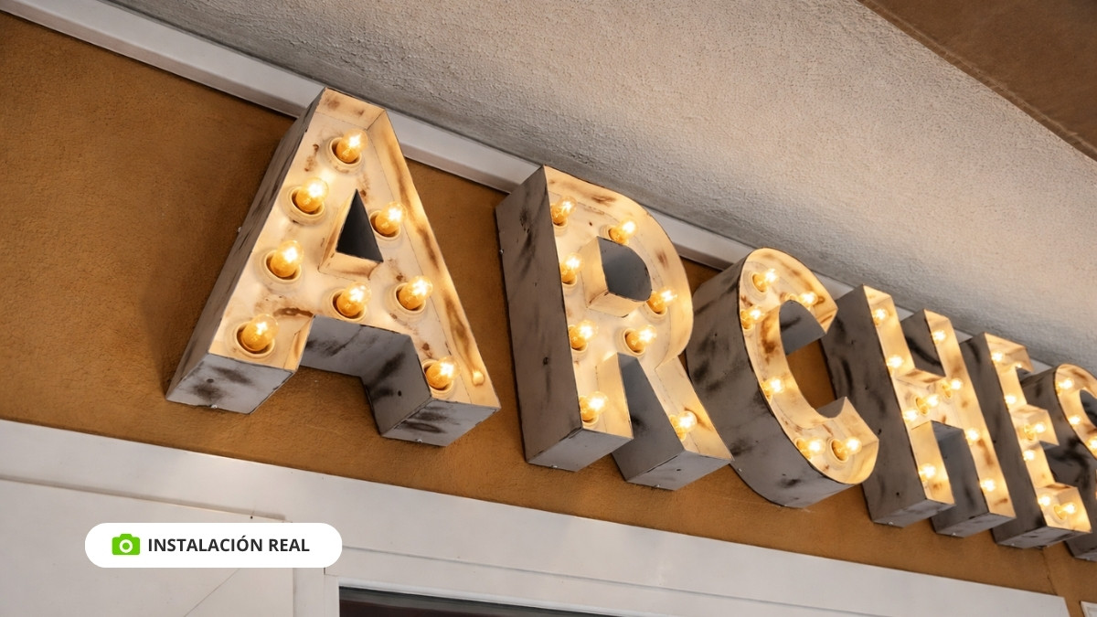 cartel luminoso vintage